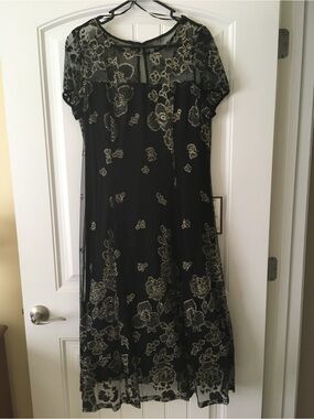 NWT.  SLNY black and gold dress
